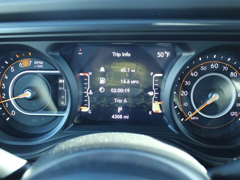 Used 2025 Jeep Wrangler Unlimited Rubicon w/ Technology Group image 23