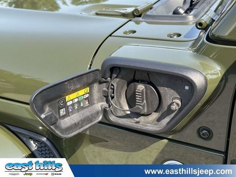 Used 2024 Jeep Wrangler Unlimited Sahara w/ Technology Group AWD/4WD image 15