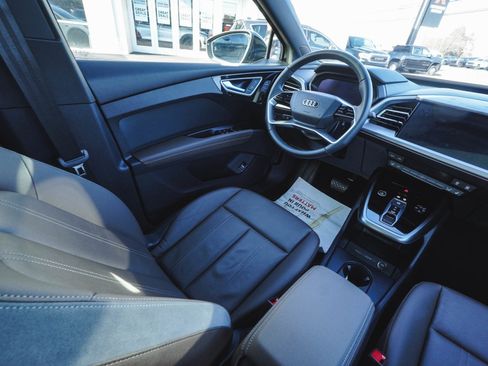 Used 2025 Audi Q4 e-tron Premium Plus image 36