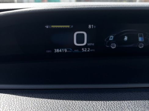 Used 2016 Toyota Prius Two image 19