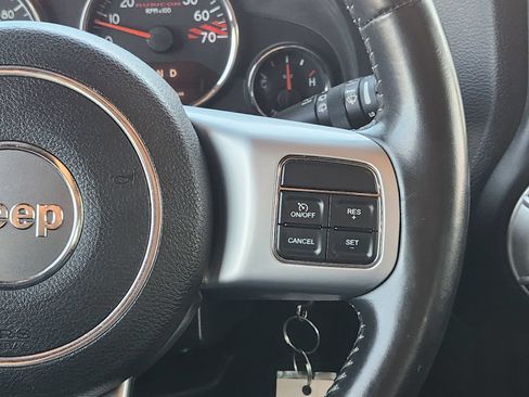 Used 2015 Jeep Wrangler Unlimited Rubicon AWD/4WD image 32