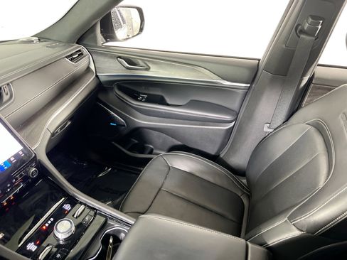 Used 2022 Jeep Grand Cherokee Overland image 25