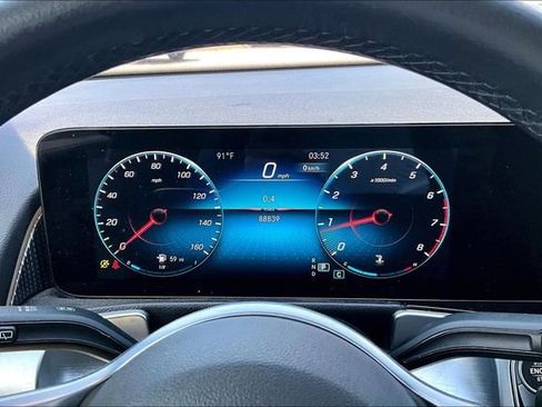 Used 2022 Mercedes-Benz GLB 250 w/ Premium Package Lite image 12