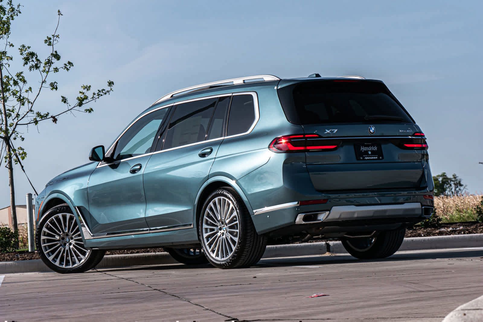 Used 2025 BMW X7 xDrive40i AWD/4WD image 2