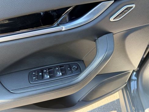 Used 2022 Maserati Levante Modena image 10