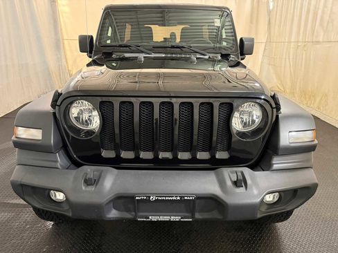 Used 2018 Jeep Wrangler Unlimited Sport image 3
