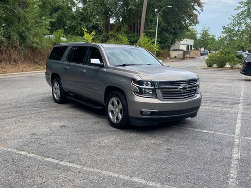 Used 2017 Chevrolet Suburban Premier RWD image 3