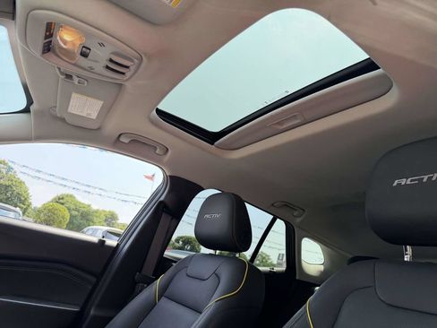 Used 2024 Chevrolet Trax ACTIV w/ Sunroof Package FWD image 17