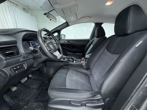 Used 2018 Nissan Leaf SV w/ SV All Weather Package FWD image 3