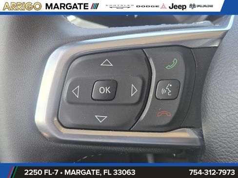 Used 2025 Jeep Wrangler Unlimited Sahara w/ Safety Group AWD/4WD image 26