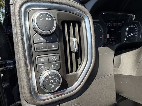 Used 2022 GMC Sierra 3500 Denali AWD/4WD image 13