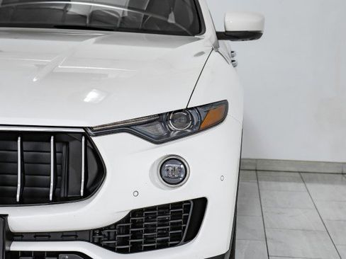 Used 2018 Maserati Levante AWD/4WD image 43