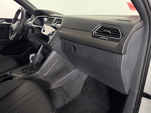 Used 2024 Volkswagen Tiguan SE R-Line image 32