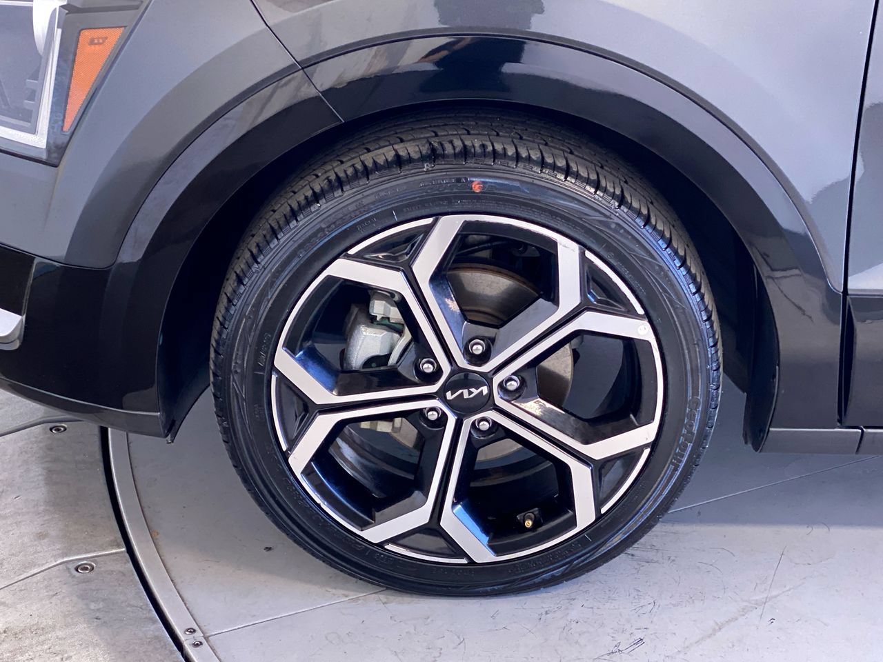 Certified 2023 Kia Niro EX Touring FWD image 12