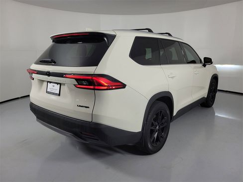 Used 2024 Toyota Grand Highlander XLE image 4