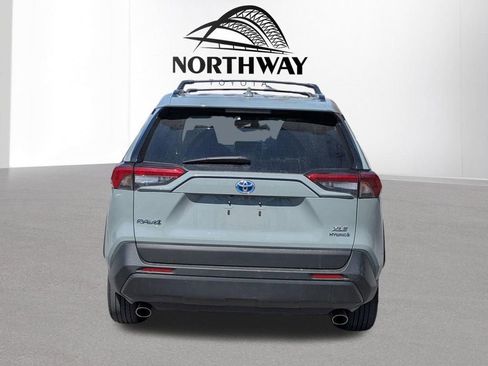 Used 2022 Toyota RAV4 XLE Premium image 5