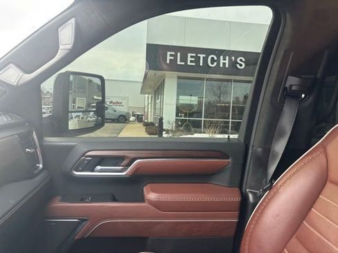 Used 2025 GMC Sierra 3500 Denali Ultimate image 13