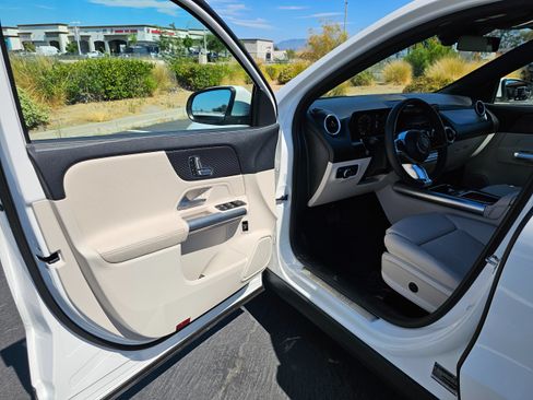 Used 2025 Mercedes-Benz GLA 250 4MATIC image 15
