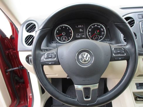 Used 2016 Volkswagen Tiguan SE image 64