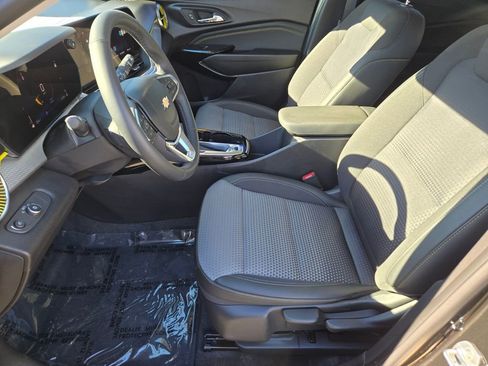 Used 2024 Chevrolet Trax LT w/ Driver Confidence Package image 9