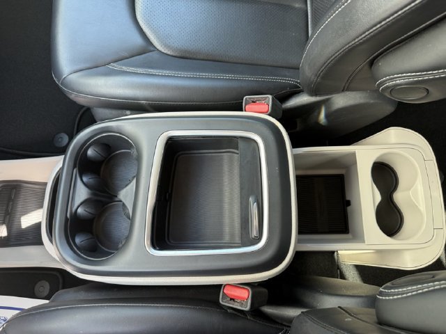 Used 2023 Chrysler Pacifica Touring-L FWD image 32