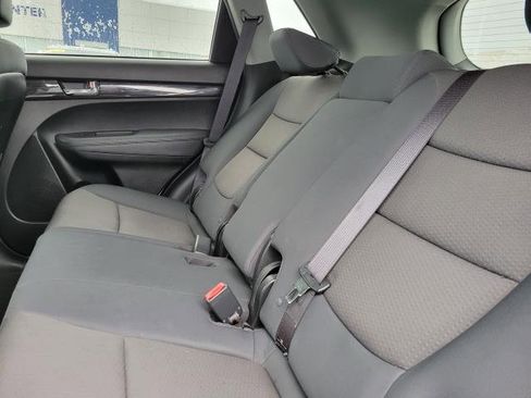 Used 2013 Kia Sorento LX w/ Value Pkg image 8