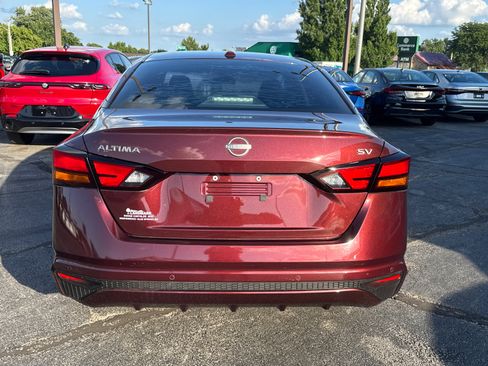 Used 2024 Nissan Altima 2.5 SV FWD image 4