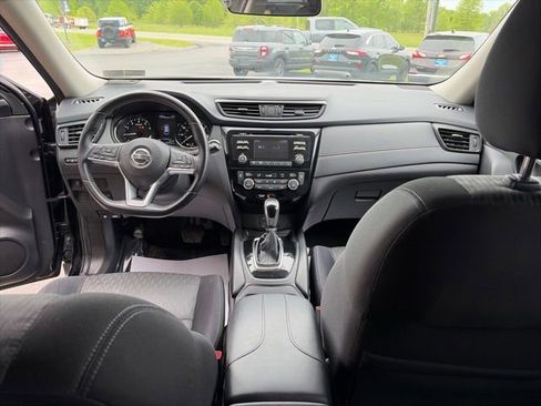 Used 2017 Nissan Rogue SV FWD image 24