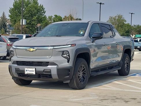 Used 2025 Chevrolet Silverado EV LT AWD/4WD image 4