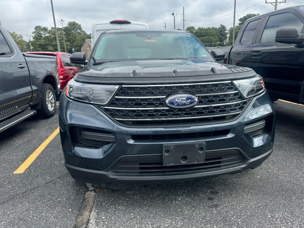 Used 2024 Ford Explorer XLT AWD/4WD image 2