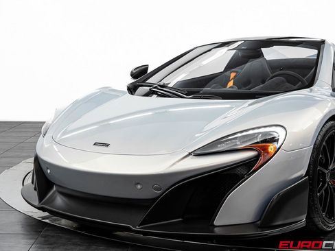 Used 2016 McLaren 675LT Spider image 17
