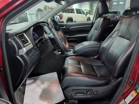 Used 2019 Toyota Highlander SE AWD/4WD image 7