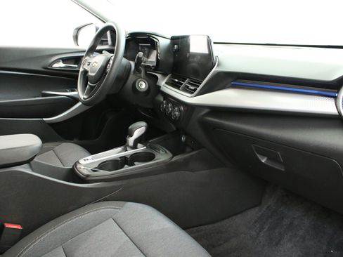 Used 2024 Chevrolet Trax LS w/ Driver Confidence Package FWD image 32