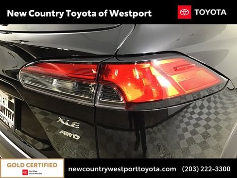 Used 2022 Toyota Corolla Cross XLE image 25