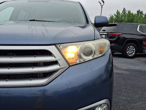 Used 2013 Toyota Highlander Plus AWD/4WD image 10