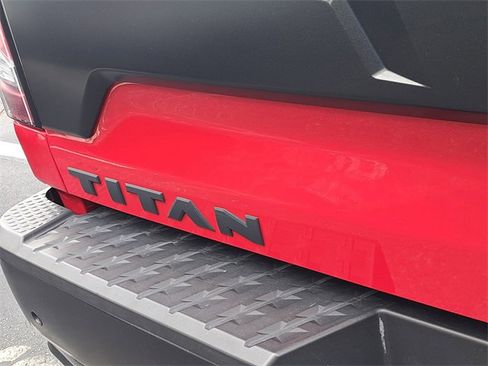 Used 2021 Nissan Titan PRO-4X w/ Pro-4x Convenience Package image 7