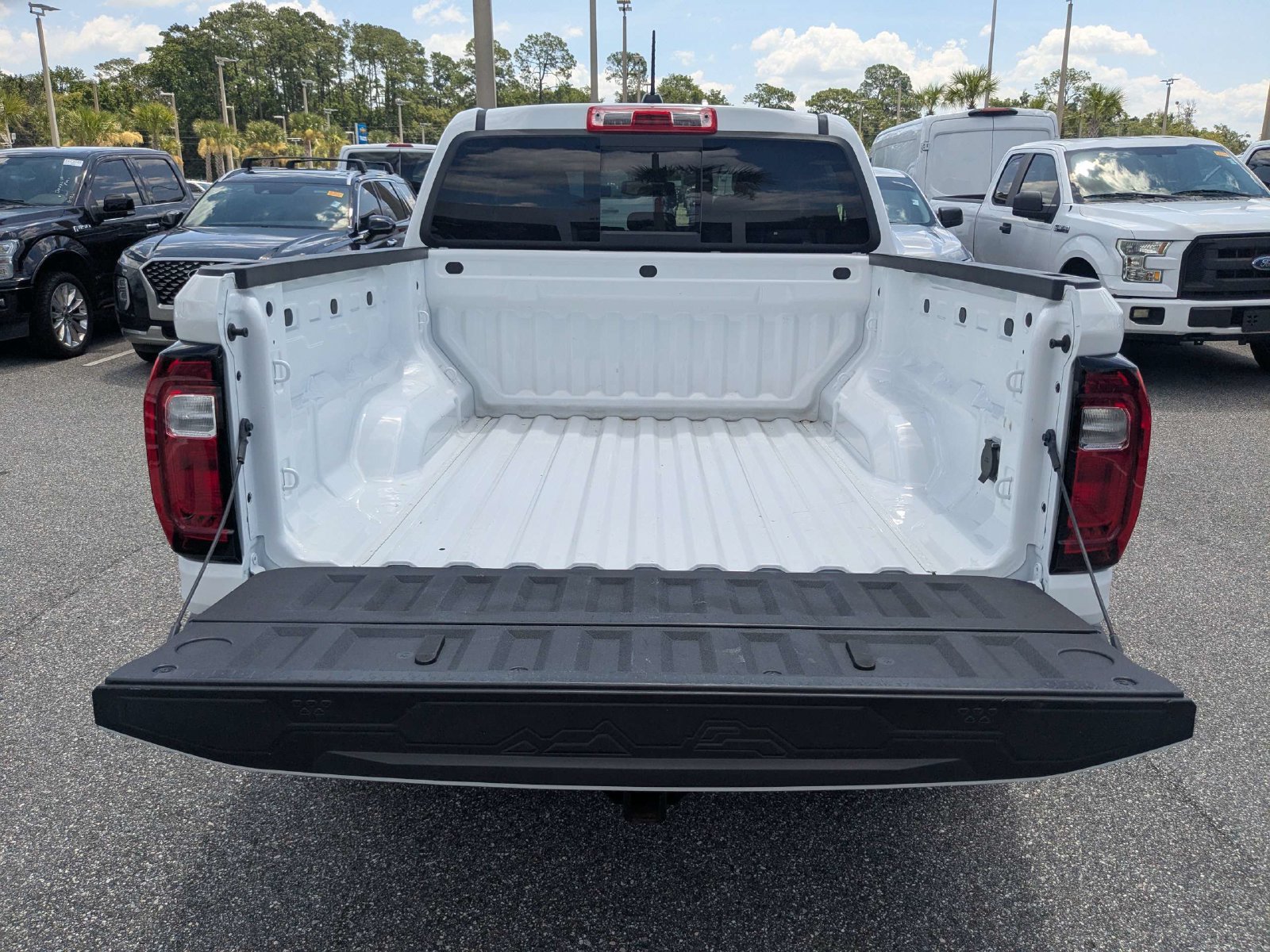 Used 2024 GMC Canyon Elevation w/ Convenience Package RWD image 12