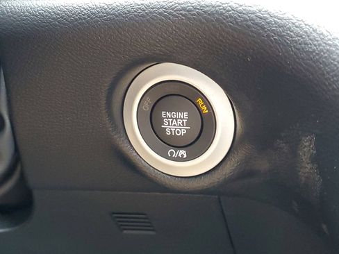New 2027 Chrysler Pacifica Select FWD image 31