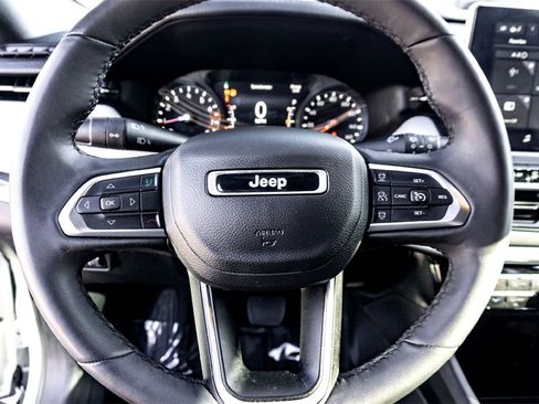Used 2023 Jeep Compass Limited image 16