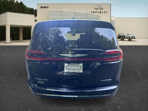 Used 2023 Chrysler Pacifica Limited FWD image 25