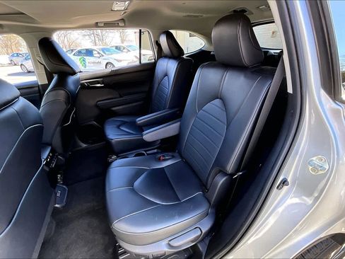 Certified 2024 Toyota Highlander XLE image 20
