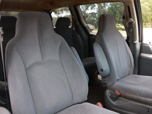 Used 2005 Dodge Grand Caravan SE w/ Popular Equipment Group I FWD image 16