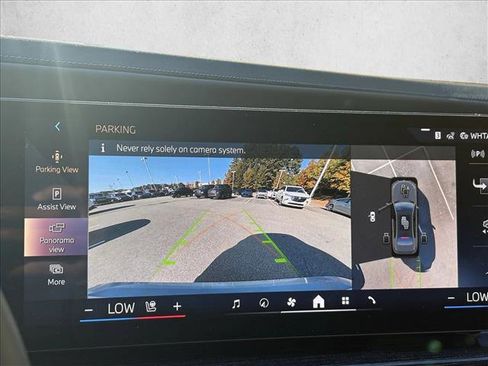 Used 2025 BMW 740i w/ Premium Package image 9