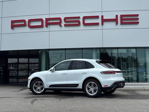 Certified 2023 Porsche Macan AWD/4WD image 3