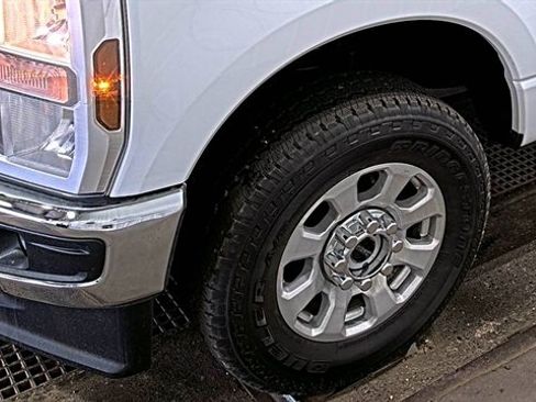 Used 2024 Ford F350 XLT w/ FX4 Off-Road Package AWD/4WD image 3