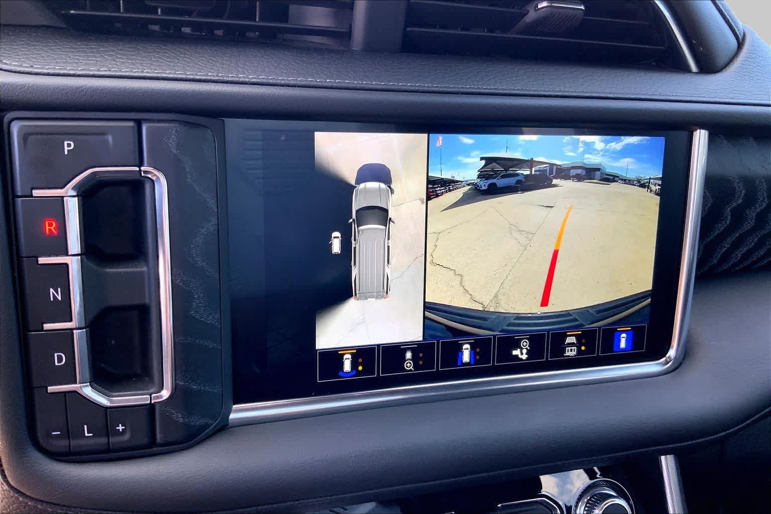 Used 2024 GMC Yukon Denali AWD/4WD image 25