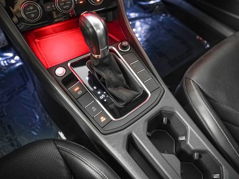 Used 2019 Volkswagen Jetta SEL Premium image 18