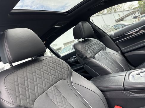 Used 2021 BMW 740i w/ M Sport Package image 20