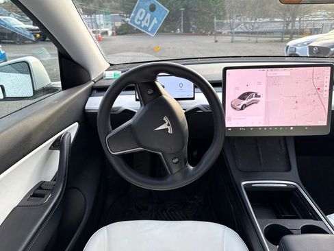 Used 2021 Tesla Model Y Long Range image 17