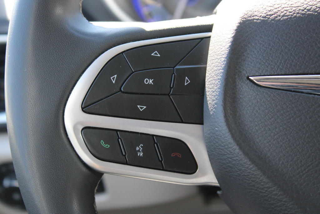 Used 2024 Chrysler Pacifica Touring-L FWD image 28